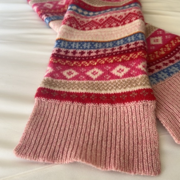 Gap kids pink, blue and red festive lambs wool
Scarf. - Picture 2 of 5